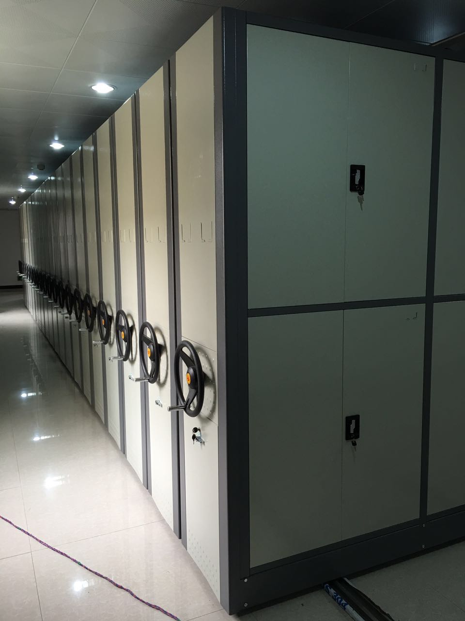 说明: C:\Users\Administrator\Desktop\密集架\密集架图片\图片\有轨密集架\1.19遵义仁怀市 档案局 图\630.jpg